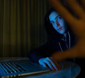 Cyber Bullismo: Persecuzione VIRTUALE dalle conseguenze REALI