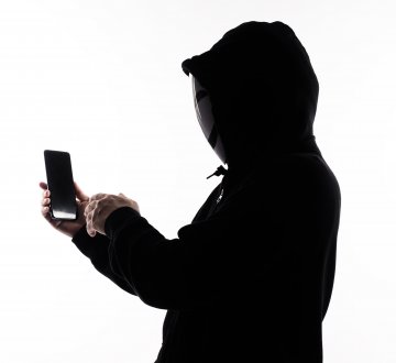 Il tuo cellulare è spiato? Ti spieghiamo come scoprirlo
